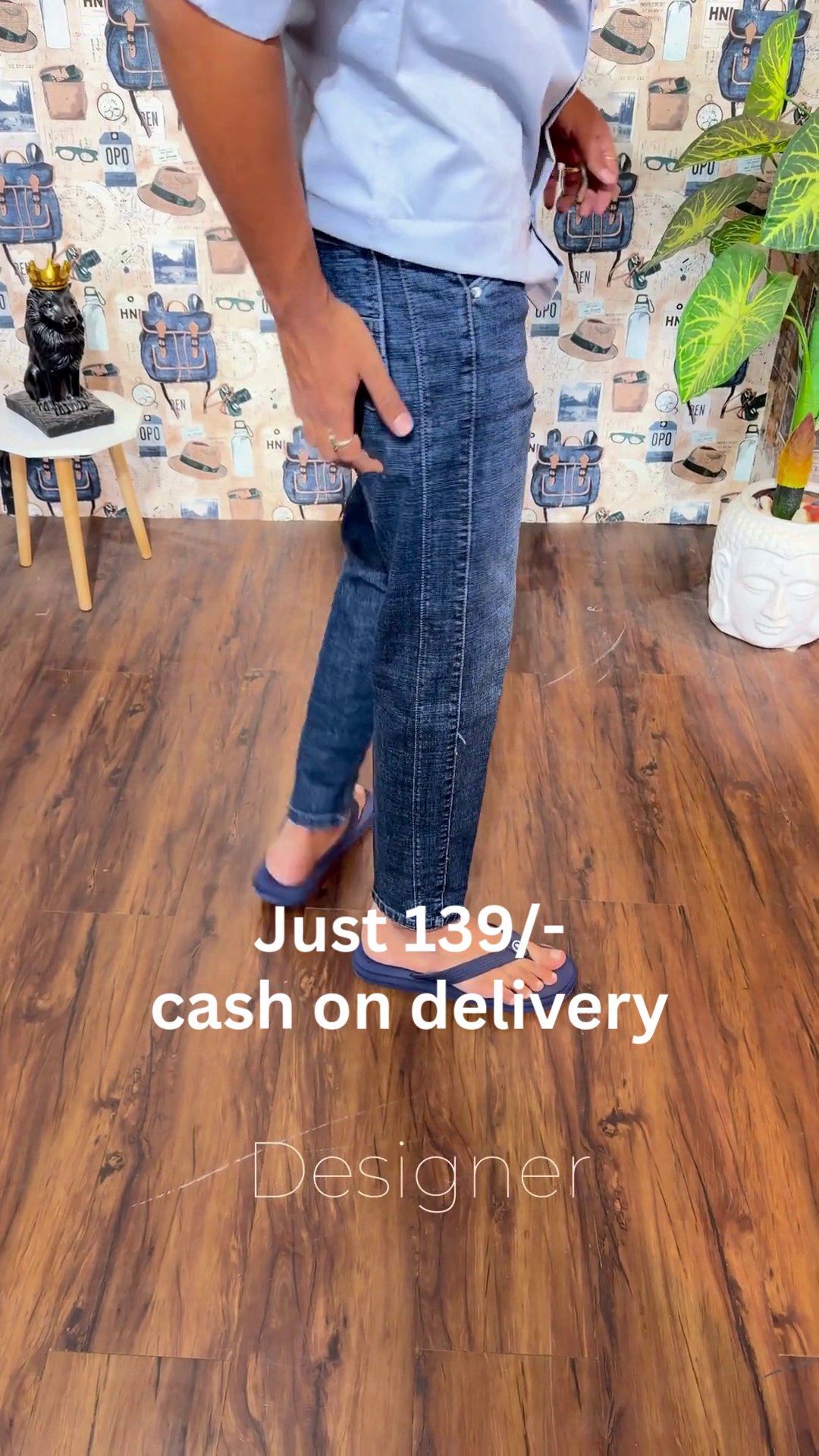 Dark Indigo Vertical Seam Straight-Fit Mid-Rise Casual Denim Jeans with Clean Side Stitch Detailing 👖