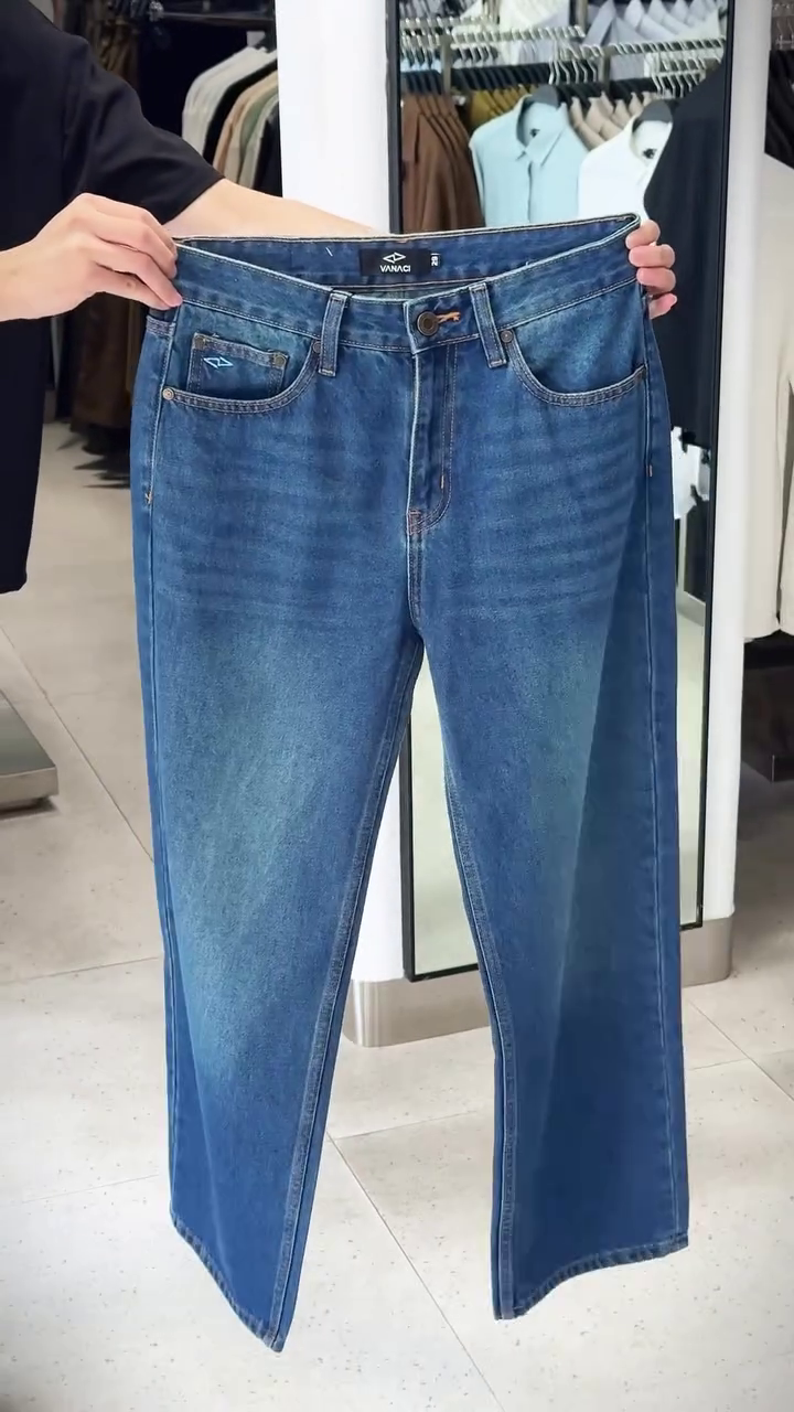 Solid Cream Wide-Leg Straight-Cut Minimal Designer Casual Trousers with Classic 5-Pocket Styling
