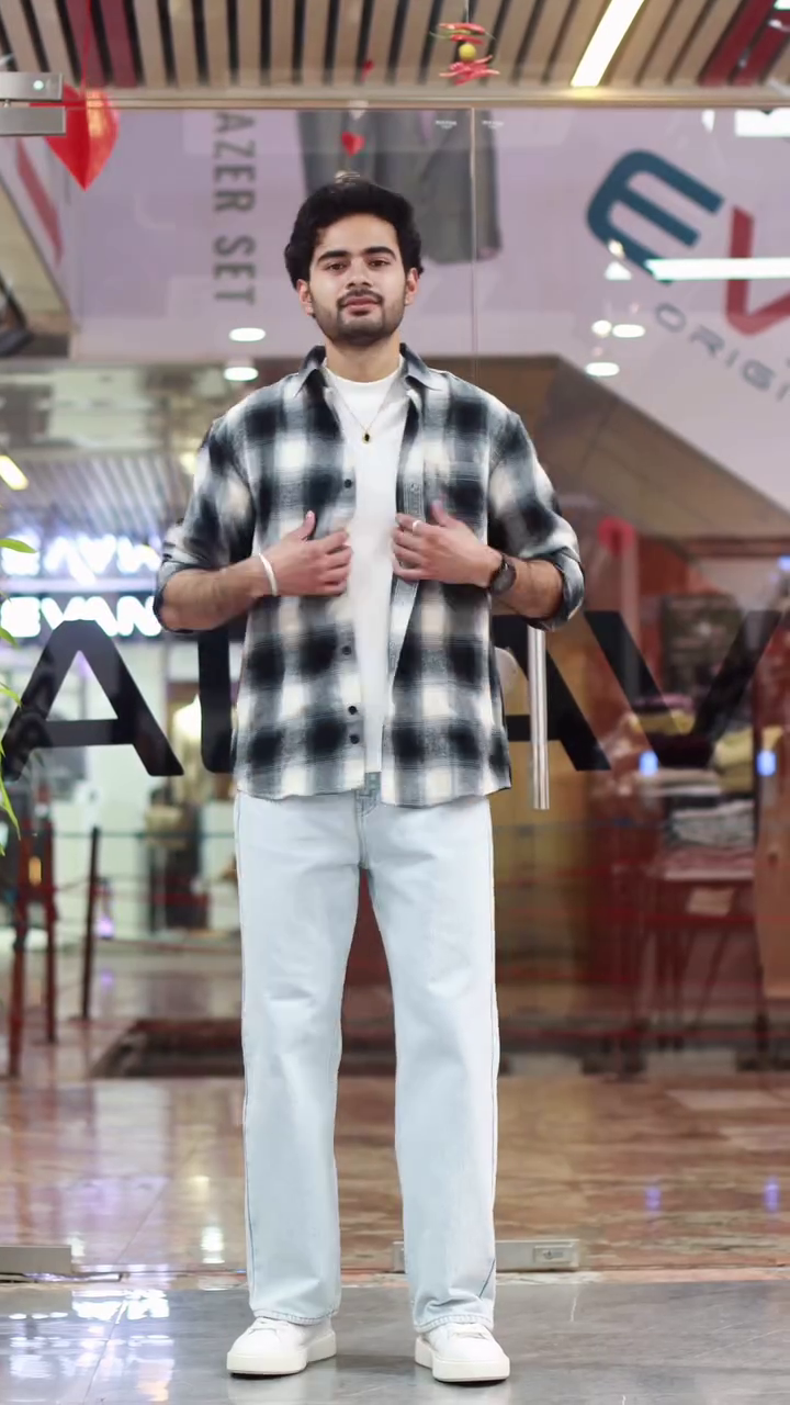Casual Streetwear Combo Set – Light Blue Straight-Fit Denim Jeans with Black Inner T-Shirt & Brown-Black Checkered Overshirt 🔥👖