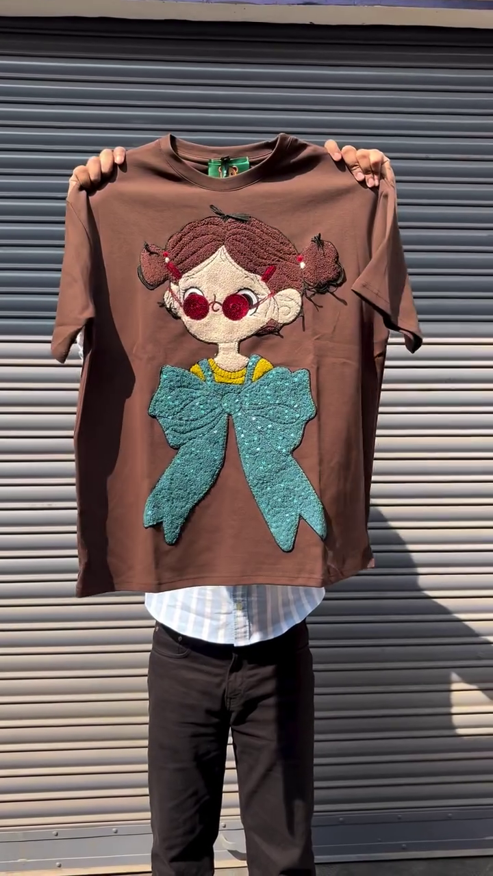 Black Oversized Graphic T-Shirt with 3D Textured Cartoon Girl Appliqué & Statement Teal Bow Design 🖤🎀✨