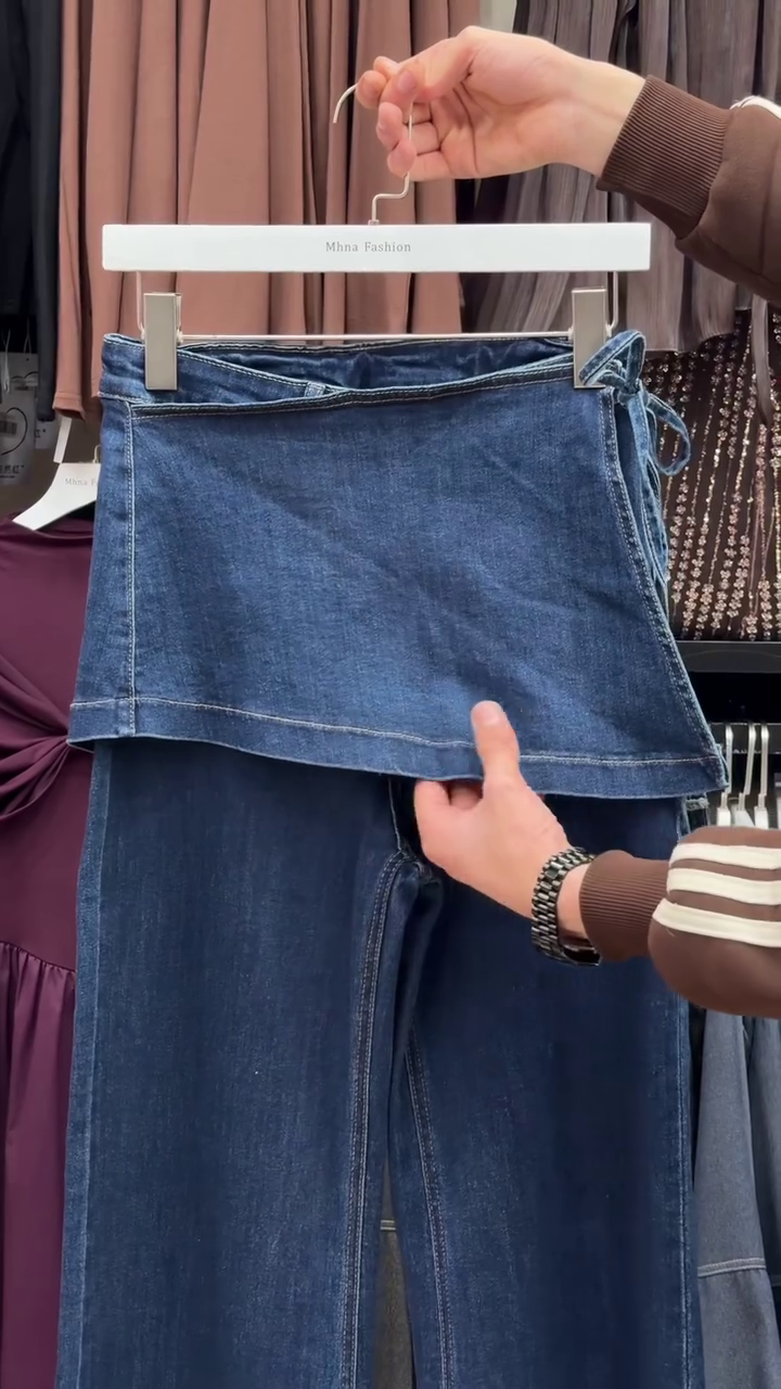 High-Waist Denim Wide-Leg Culotte Pants with Extended Waist Panel & Flared Hem Stitch Detail 💙👖✨