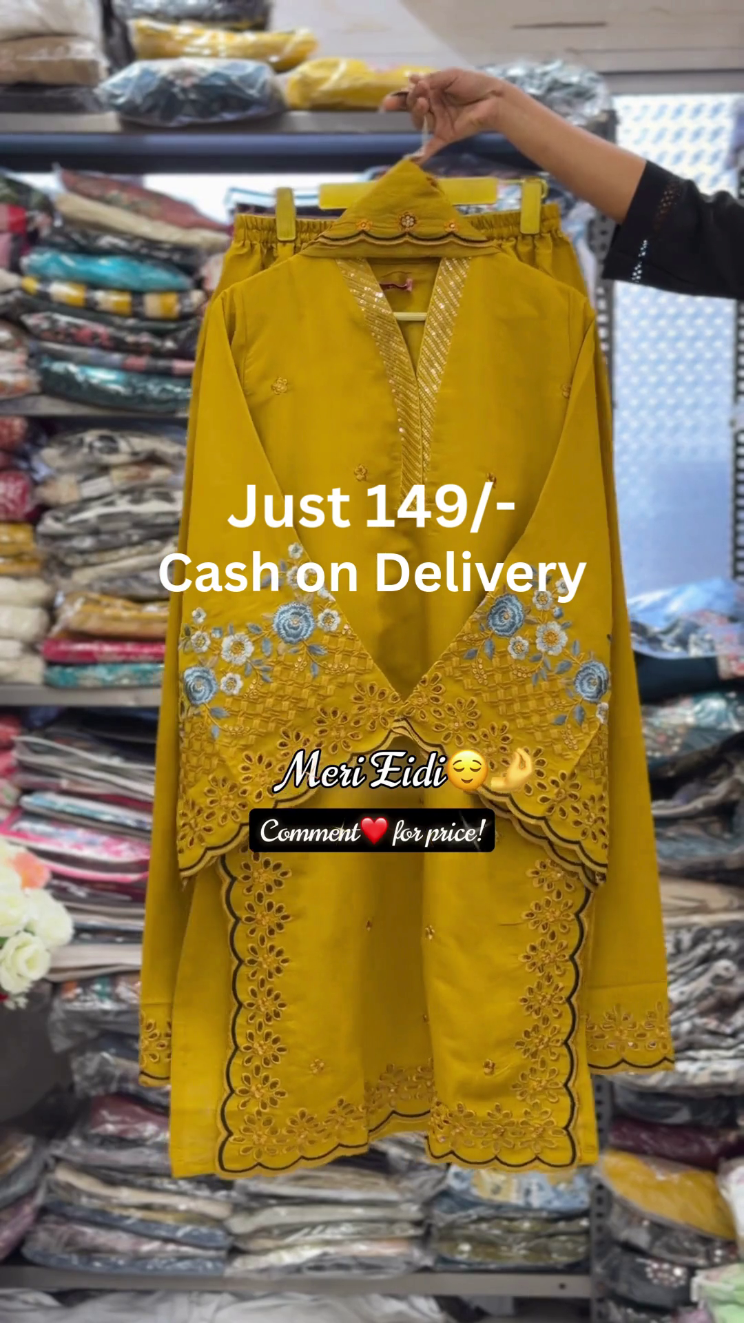 Elegant Off-White Scalloped Hem Embroidered Kurti with Blue Floral Threadwork & Delicate Cutwork Border Design 🤍🌸✨