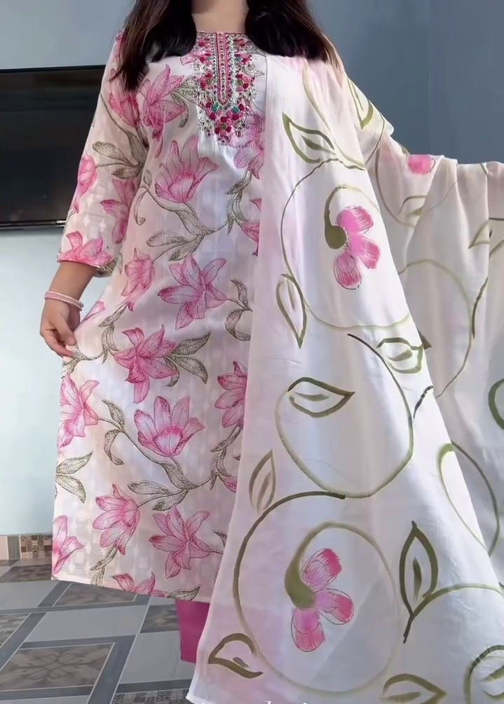 Blush Bloom Floral Kurta Set with Dupatta – Graceful Ethnic Elegance 🌸🤍✨