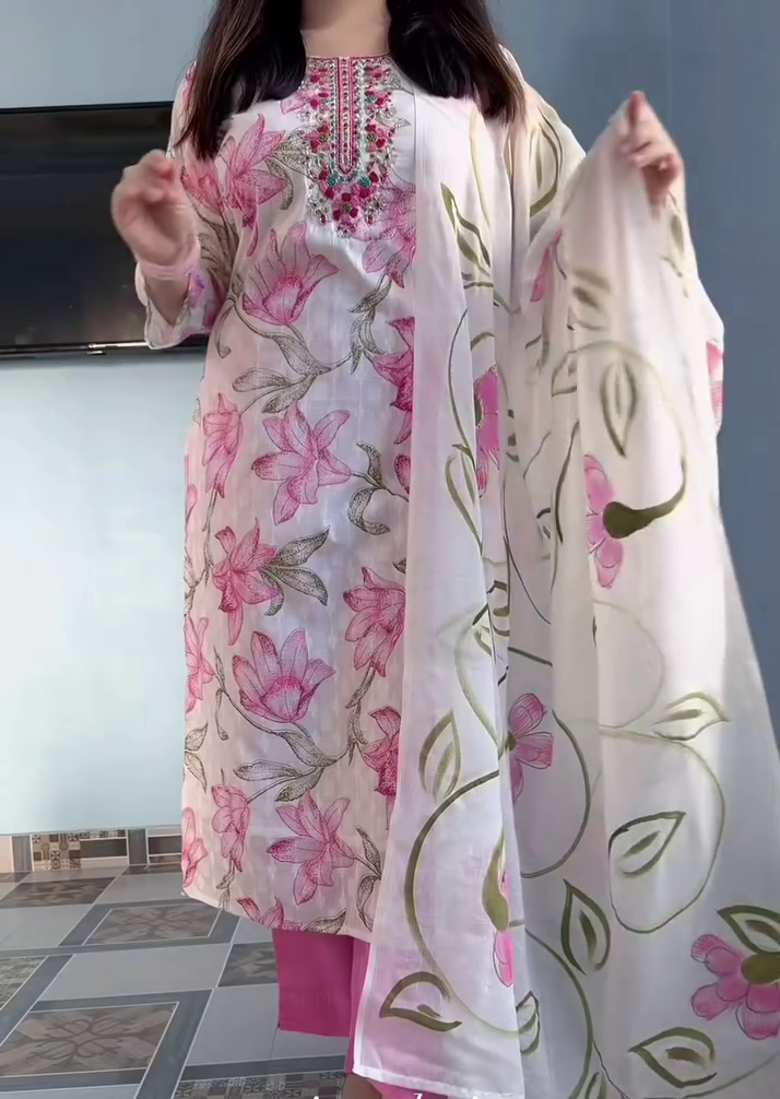 Blush Bloom Floral Kurta Set with Dupatta – Graceful Ethnic Elegance 🌸🤍✨