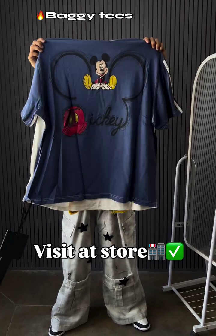 ✨ Oversized Cartoon Graphic Streetwear Set – Trendy Tee & Wide-Leg Jeans Combo 🎨👖