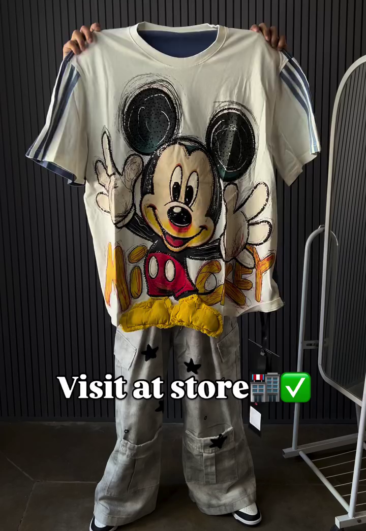 ✨ Oversized Cartoon Graphic Streetwear Set – Trendy Tee & Wide-Leg Jeans Combo 🎨👖
