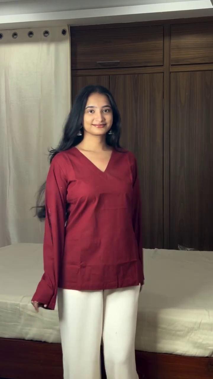 🖤 Elegant Embroidered Kurti Top – Minimal Ethnic Chic ✨🌸