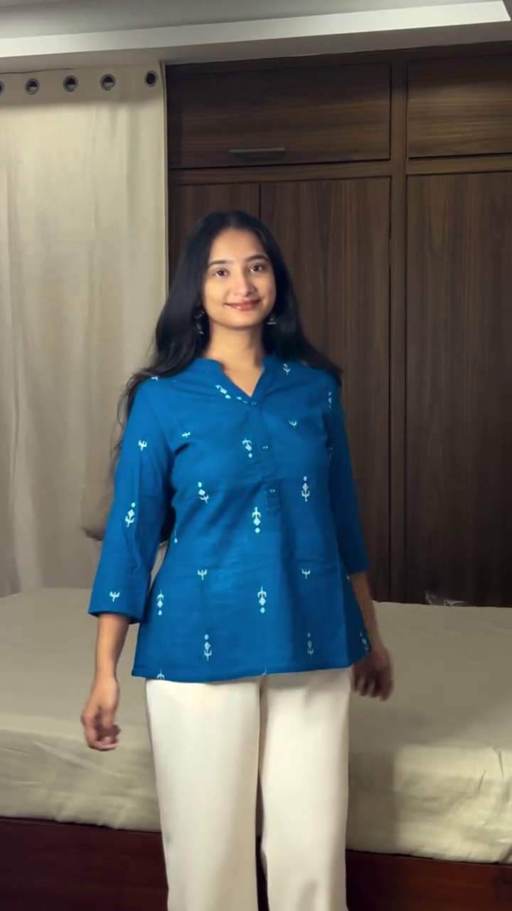 🖤 Elegant Embroidered Kurti Top – Minimal Ethnic Chic ✨🌸