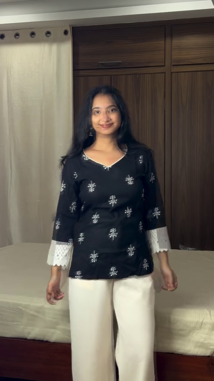 🖤 Elegant Embroidered Kurti Top – Minimal Ethnic Chic ✨🌸