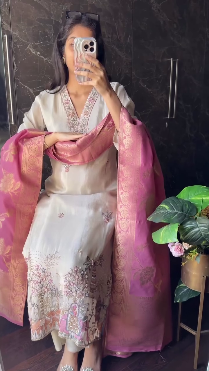 Royal Ivory Embroidered Traditional Suit Set with Pink Dupatta 🌸🤍👑 ₹149.00  SKU: 104 Category: NewWear2 Royal Ivory Embroidered Traditional Suit Set with Pink Dupatta 🌸🤍👑 quantity 1 Add to cart Description Reviews (0)