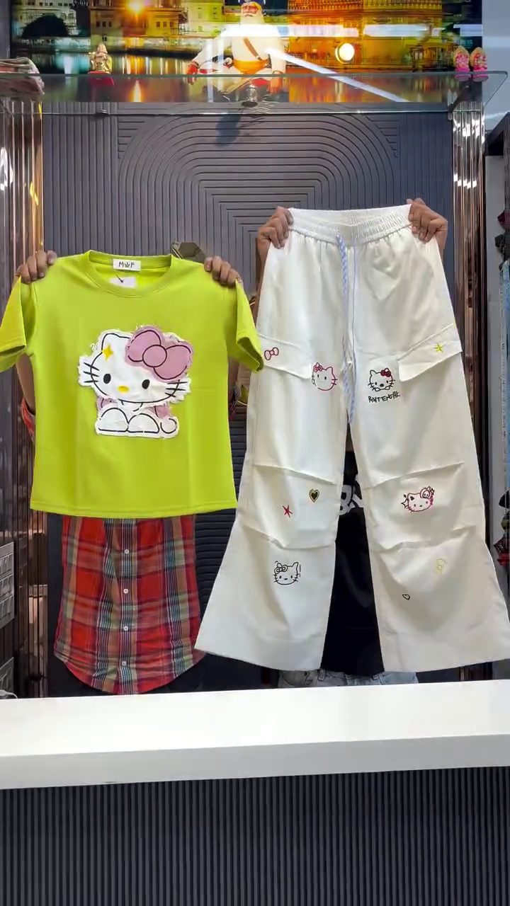 Cute Cartoon Inspired Lavender Oversized  T-Shirt with White Wide-Leg Cargo  Pants Co-Ord Set for Girls 💜✨🌸