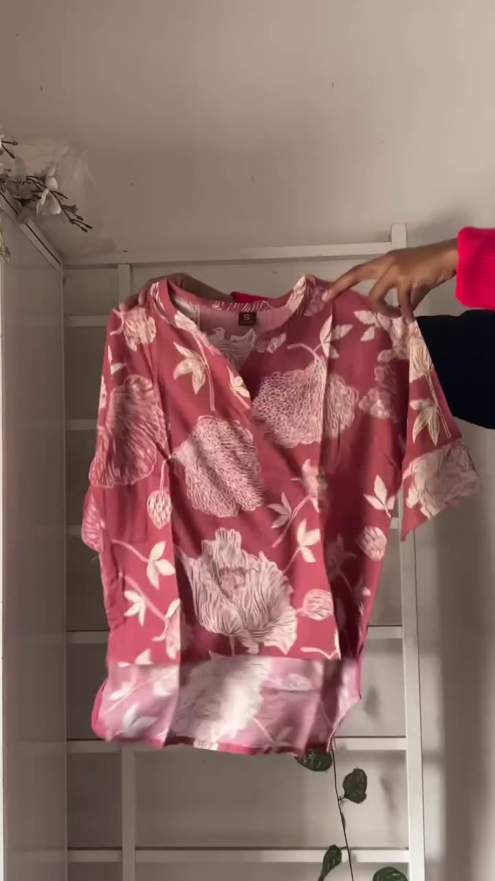 🤍 Chic Ribbed Tie-Up Top for Women ✨🌸
