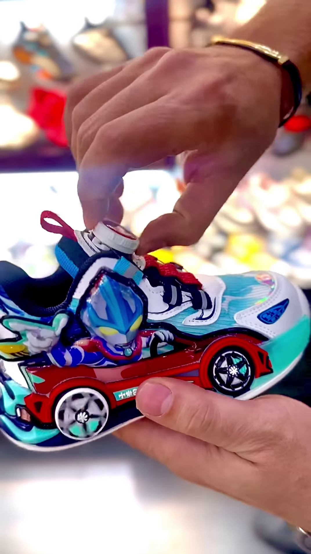 👟🚗 Cartoon Racing Sneaker Charm Accessory – Creative 3D Decorative Shoe Clip with Futuristic Design 🌈🔥