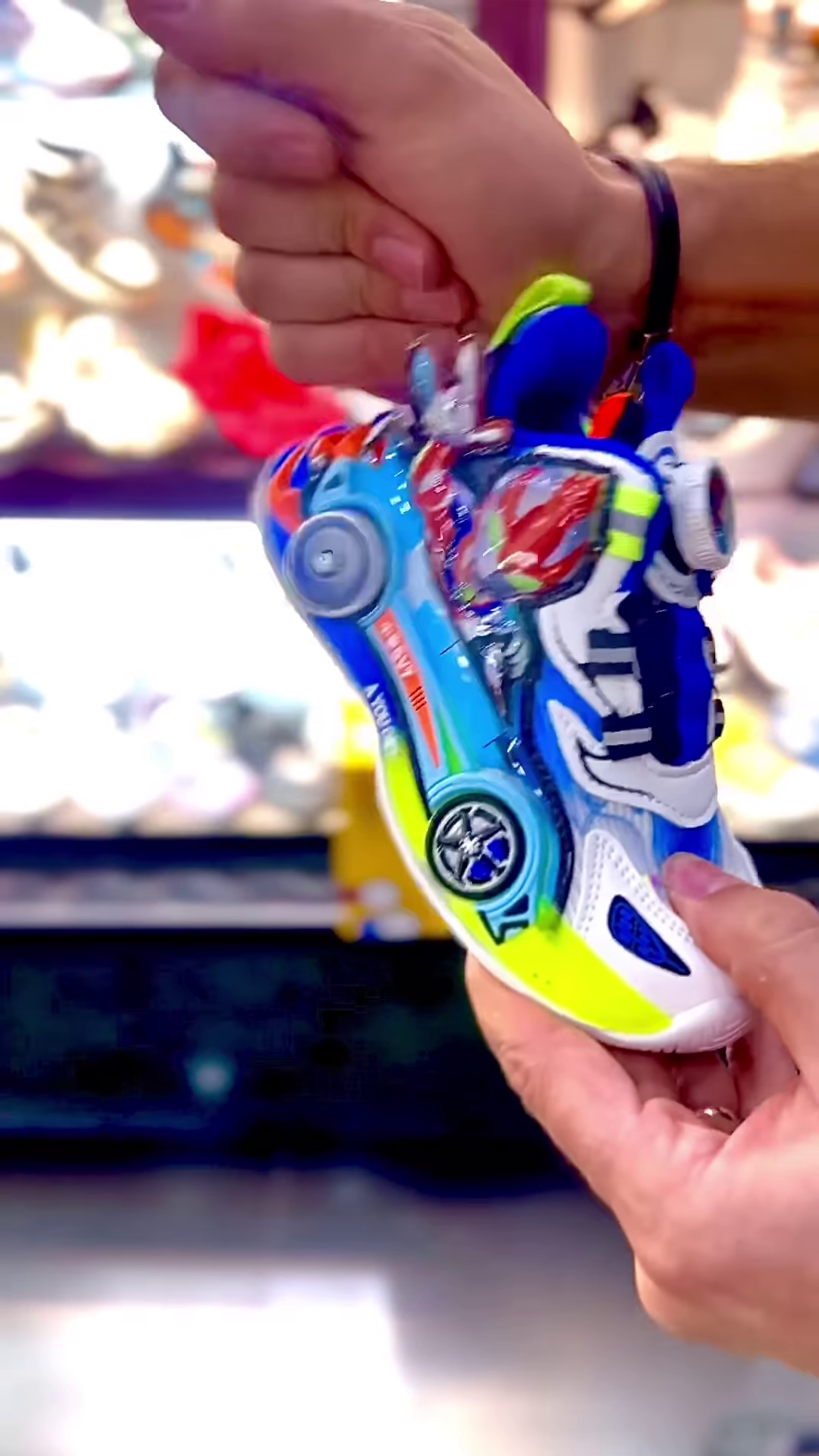 👟🚗 Cartoon Racing Sneaker Charm Accessory – Creative 3D Decorative Shoe Clip with Futuristic Design 🌈🔥