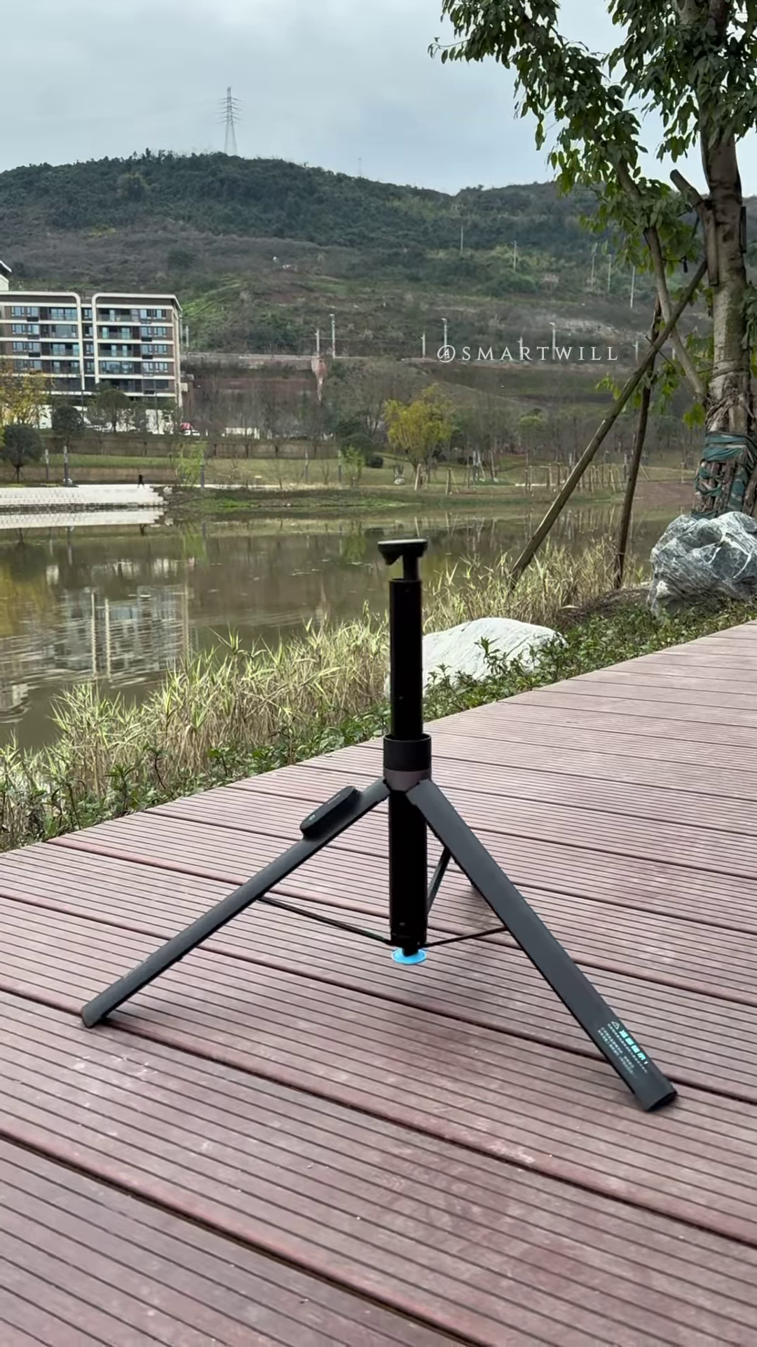 📸🖤 Adjustable Portable Tripod Stand – Multi-Purpose Lightweight Telescopic Support for Cameras, Phones & Lighting Equipment 🌟
