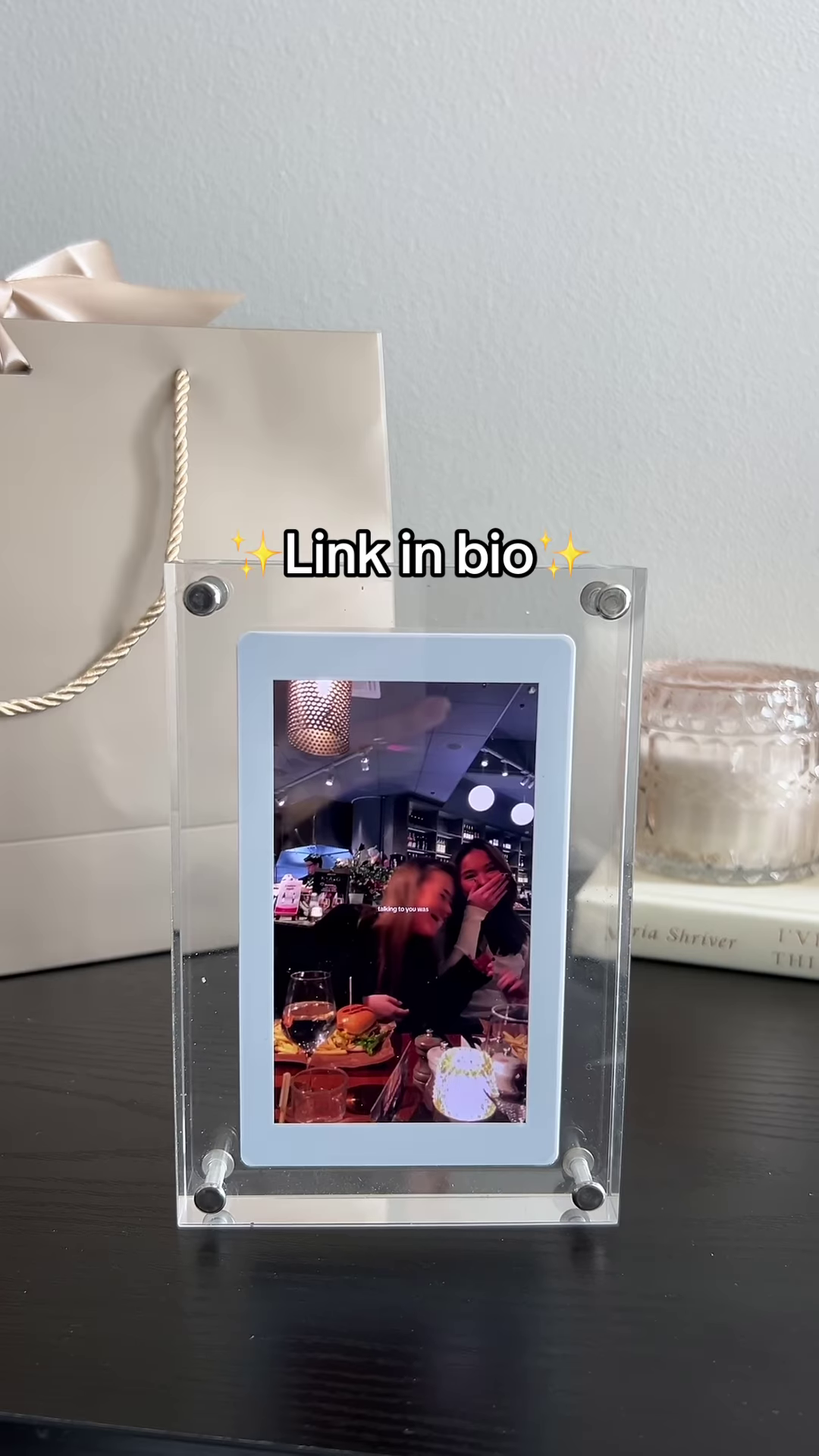 🖼️✨ Smart Digital Memory Display Frame – Modern Acrylic Electronic Photo Showcase with HD Vertical Screen & Personalized Slideshow Display 📸💖