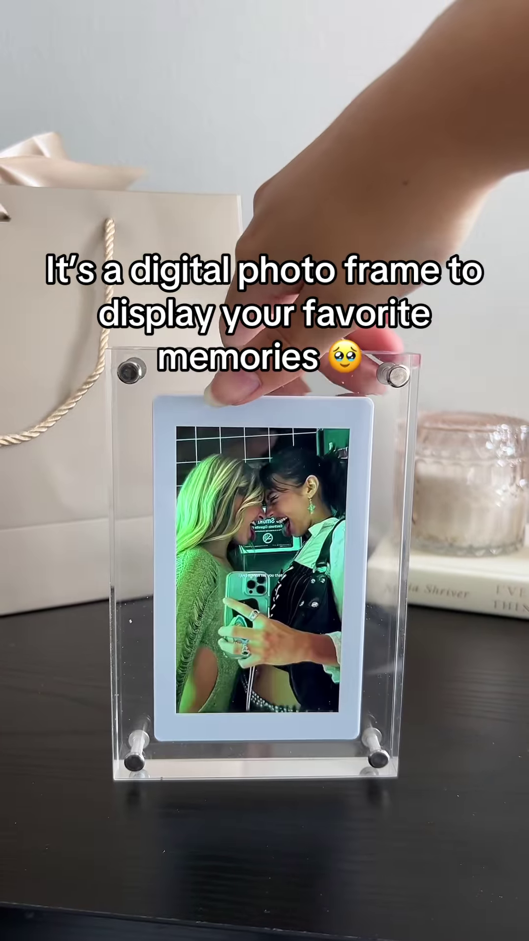 🖼️✨ Smart Digital Memory Display Frame – Modern Acrylic Electronic Photo Showcase with HD Vertical Screen & Personalized Slideshow Display 📸💖