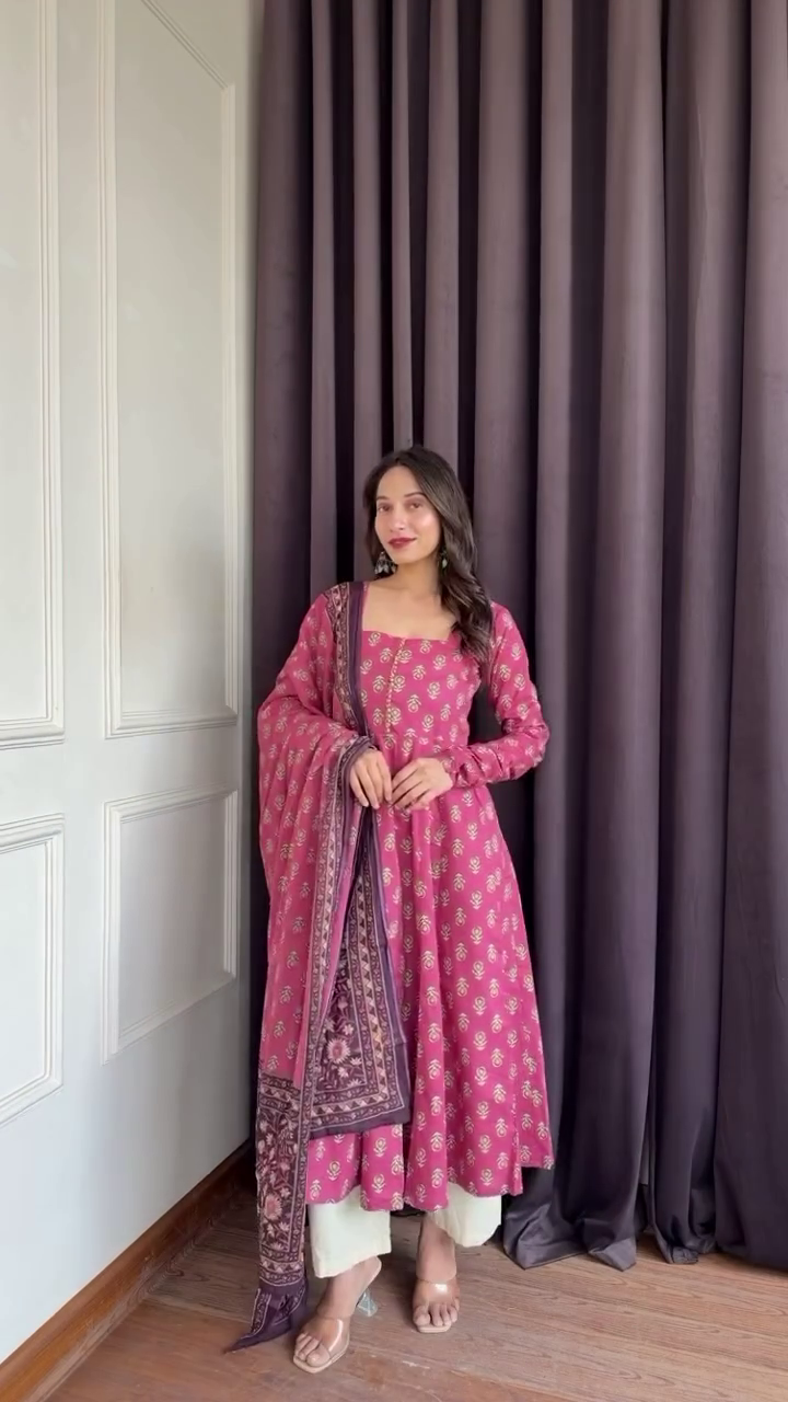 🌿 Elegant Sage Green Ethnic Suit Set with Dupatta – Timeless Everyday Festive Collection ✨