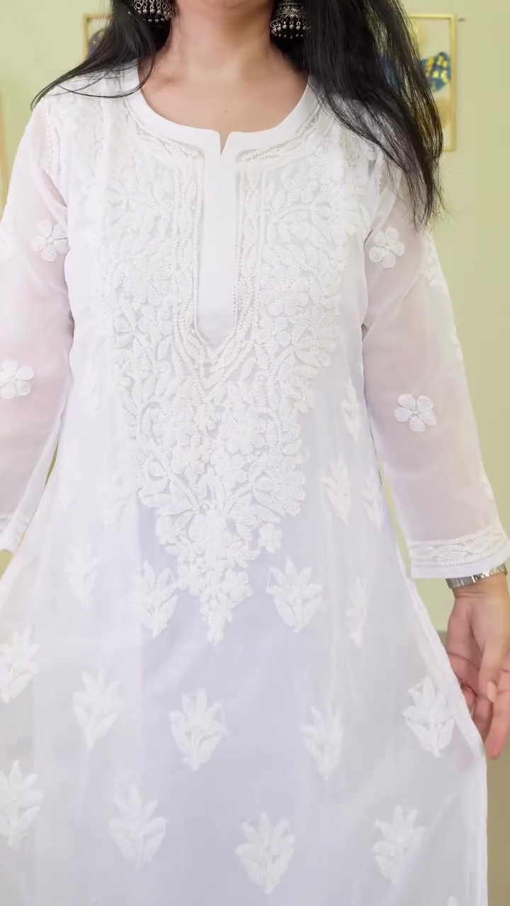 🌸 Graceful Baby Pink Embroidered Ethnic Kurta & Palazzo Set for Women ✨💕
