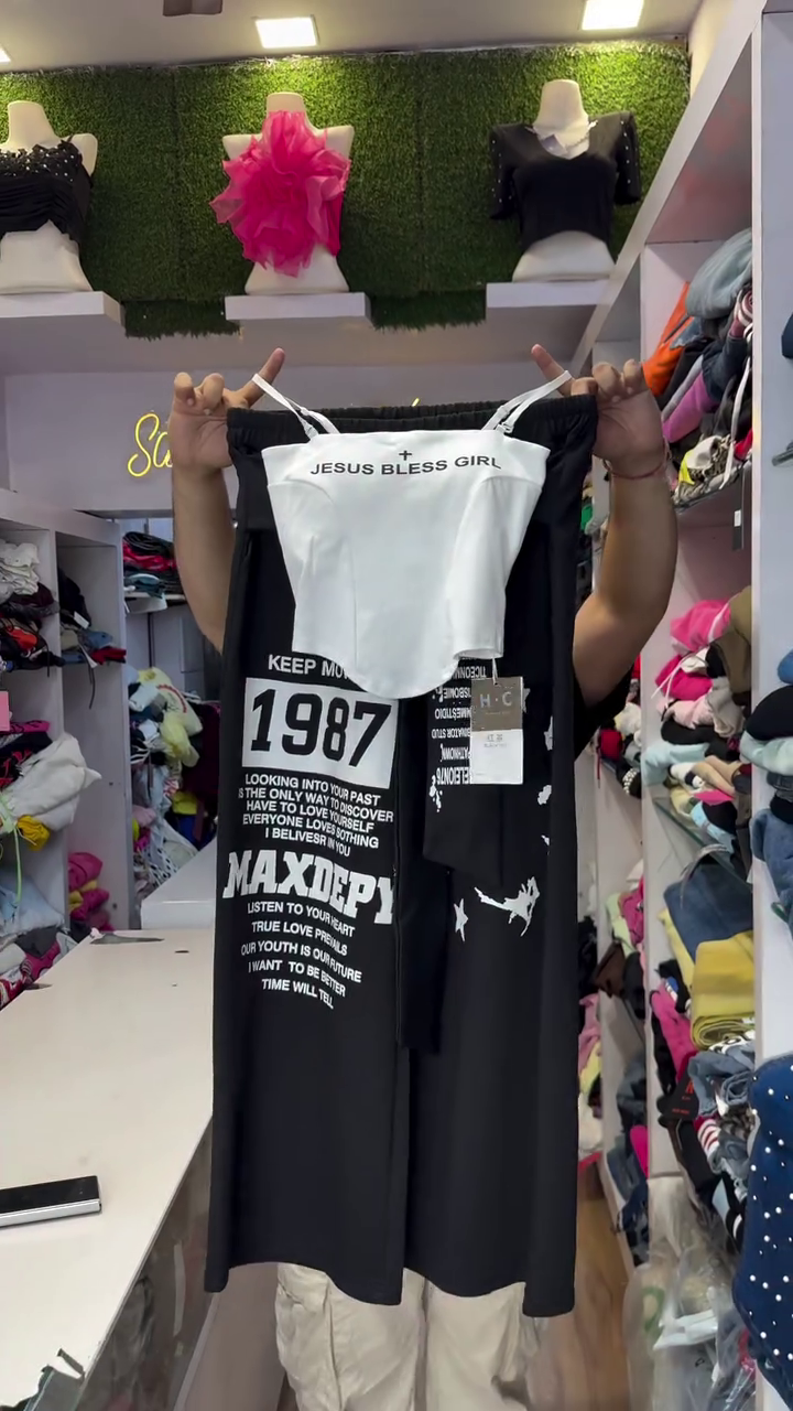 Trendy Monochrome Street Style White Crop Cami Top & Graphic Print Wide-Leg Palazzo Pants Fashion Co-Ord Set 🤍🖤✨🔥