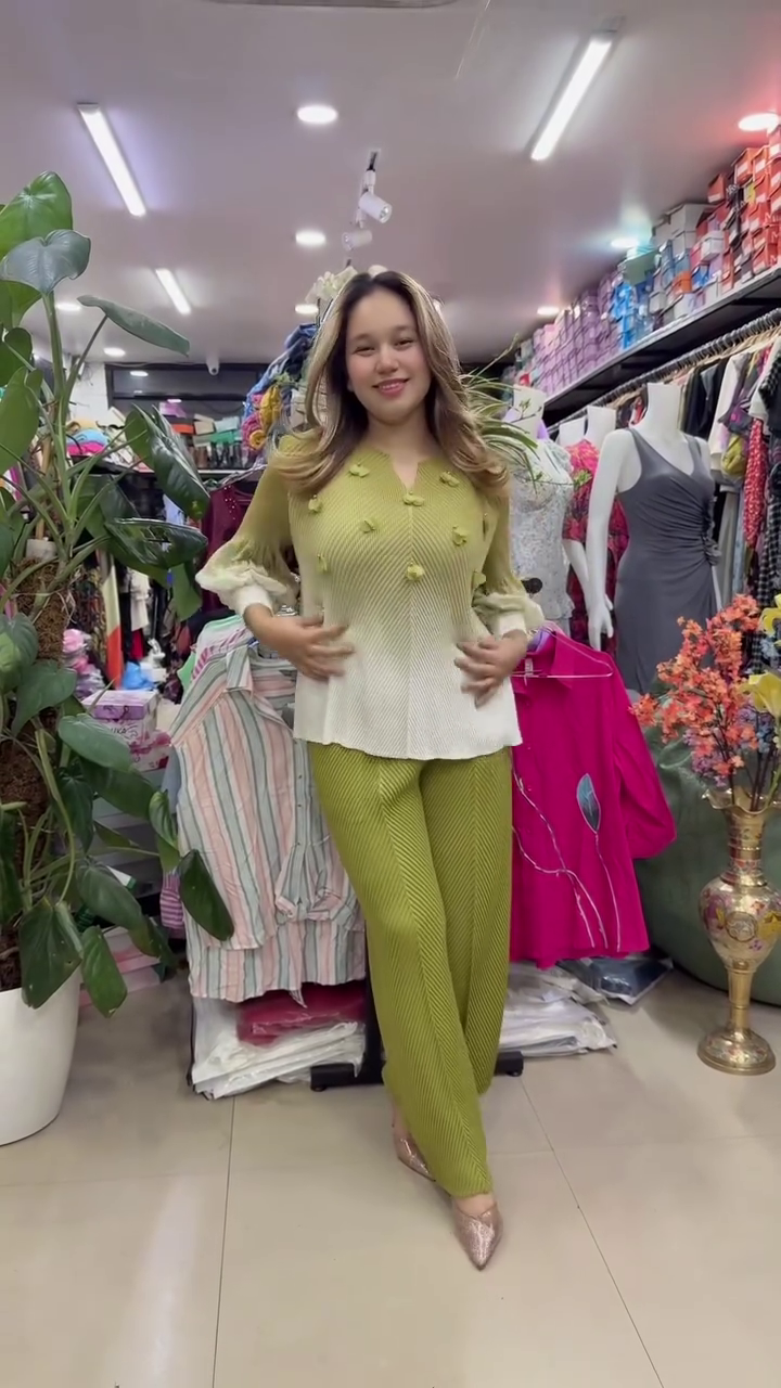 Luxury Olive Green Gradient Textured Peplum Top & Straight-Leg Trouser Elegant Occasion Wear Co-Ord Set 💚✨🌿👗