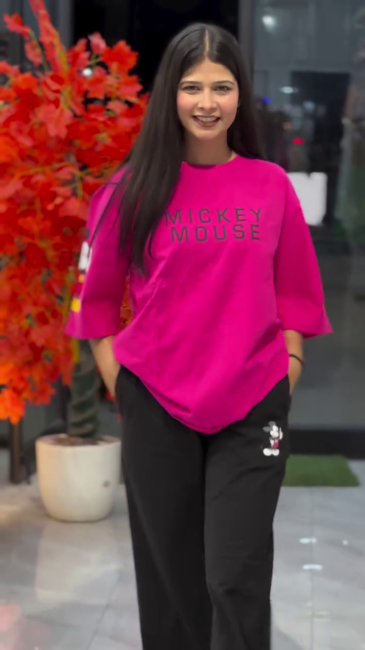 Premium Fuchsia Pink Relaxed-Fit Lounge Wear Two-Piece Comfort Co-Ord Set with Statement Graphic Detail 💖🖤✨🌸