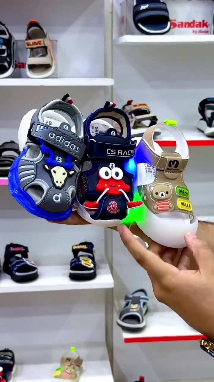 👶💡 Adorable Cartoon Light-Up Comfort Sandals for Kids 👶💡