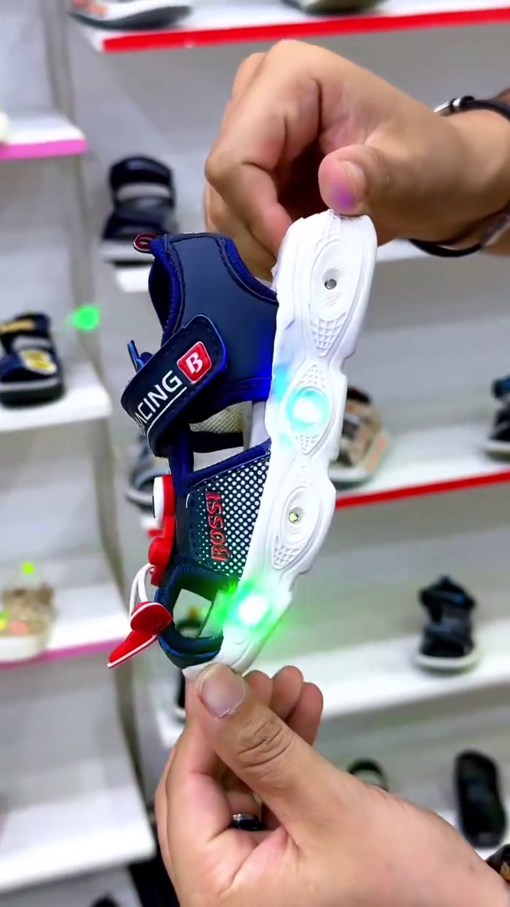 👶💡 Adorable Cartoon Light-Up Comfort Sandals for Kids 👶💡