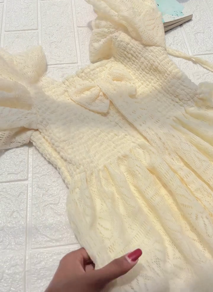 🎀🤍  Elegant Cream Lace Bow Detail Stretch Fit Crop Top for Women 🤍🎀