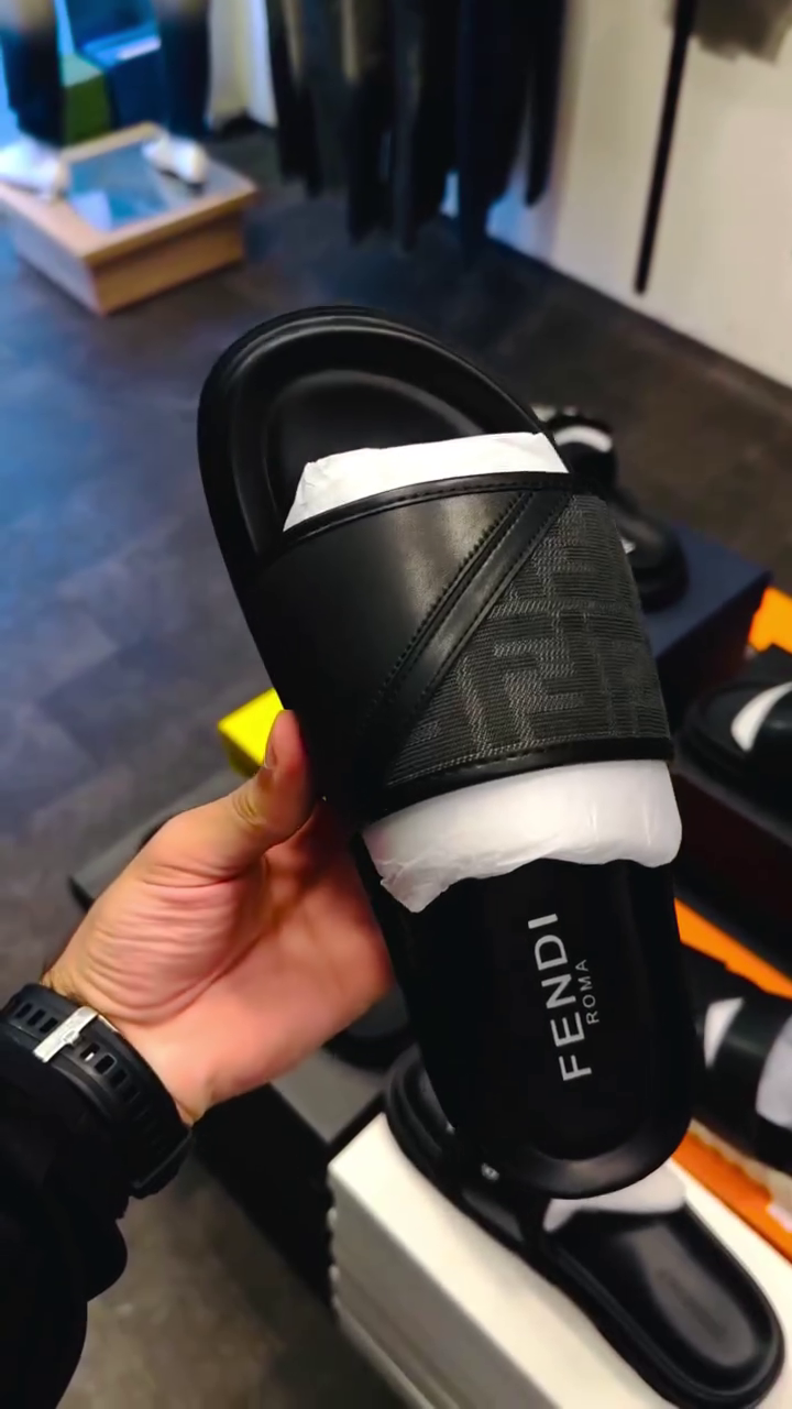 🖤 Luxury Comfort Premium Cushioned Slip-On Slides for Men & Women – Stylish Everyday Casual Platform Sandals ✨👡