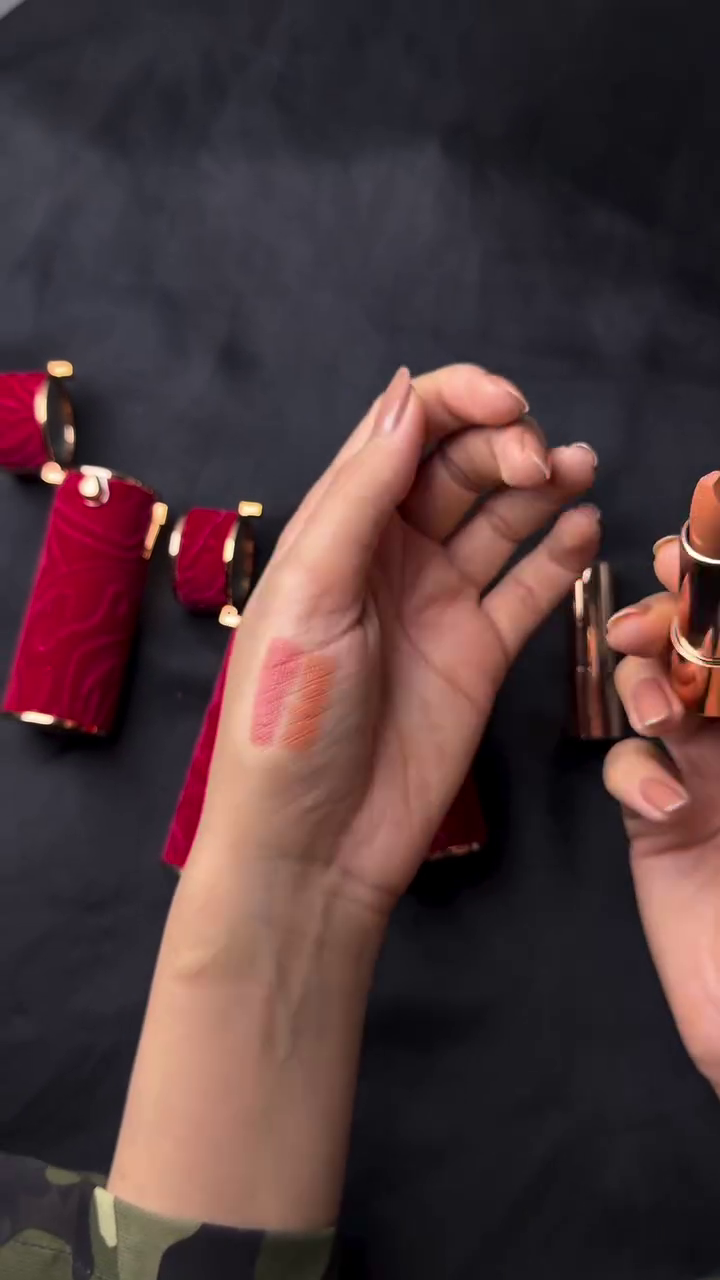 💄 Premium Luxury Velvet Travel Lipstick Case with Built-in Mirror & Elegant Portable Beauty Holder ❤️✨