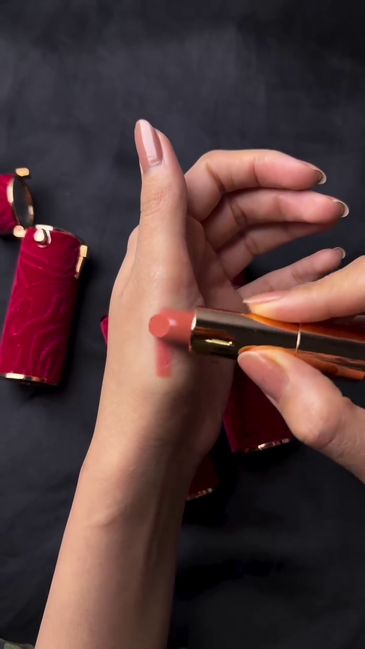 💄 Premium Luxury Velvet Travel Lipstick Case with Built-in Mirror & Elegant Portable Beauty Holder ❤️✨