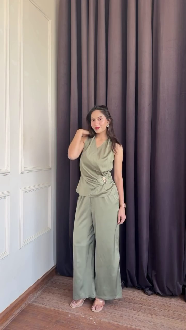 🌿💚  Elegant Sleeveless Designer Co-Ord Top & Wide Leg Pants Set for Women 💚🌿