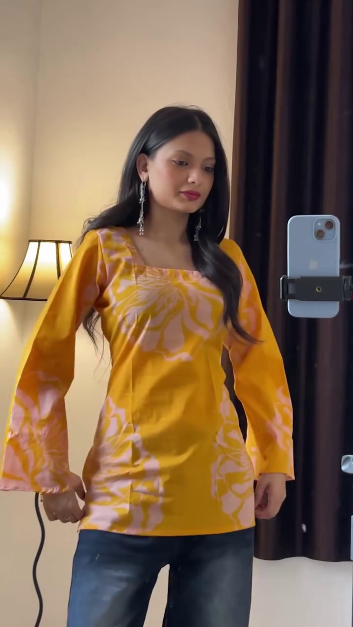 🌿 Elegant Vintage Floral Printed Bell Sleeve Tunic Top for Women – Premium Fashion Blouse with Square Neck Design, Relaxed Fit and Sophisticated Everyday Style 🌿