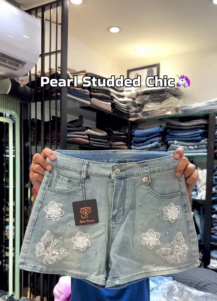 💎 Pearl Embellished Butterfly & Floral Design Denim Shorts for Women – Premium Fashion Shorts with Decorative Detailing, Stylish Summer Fit and Trendy Casual Appeal 💎