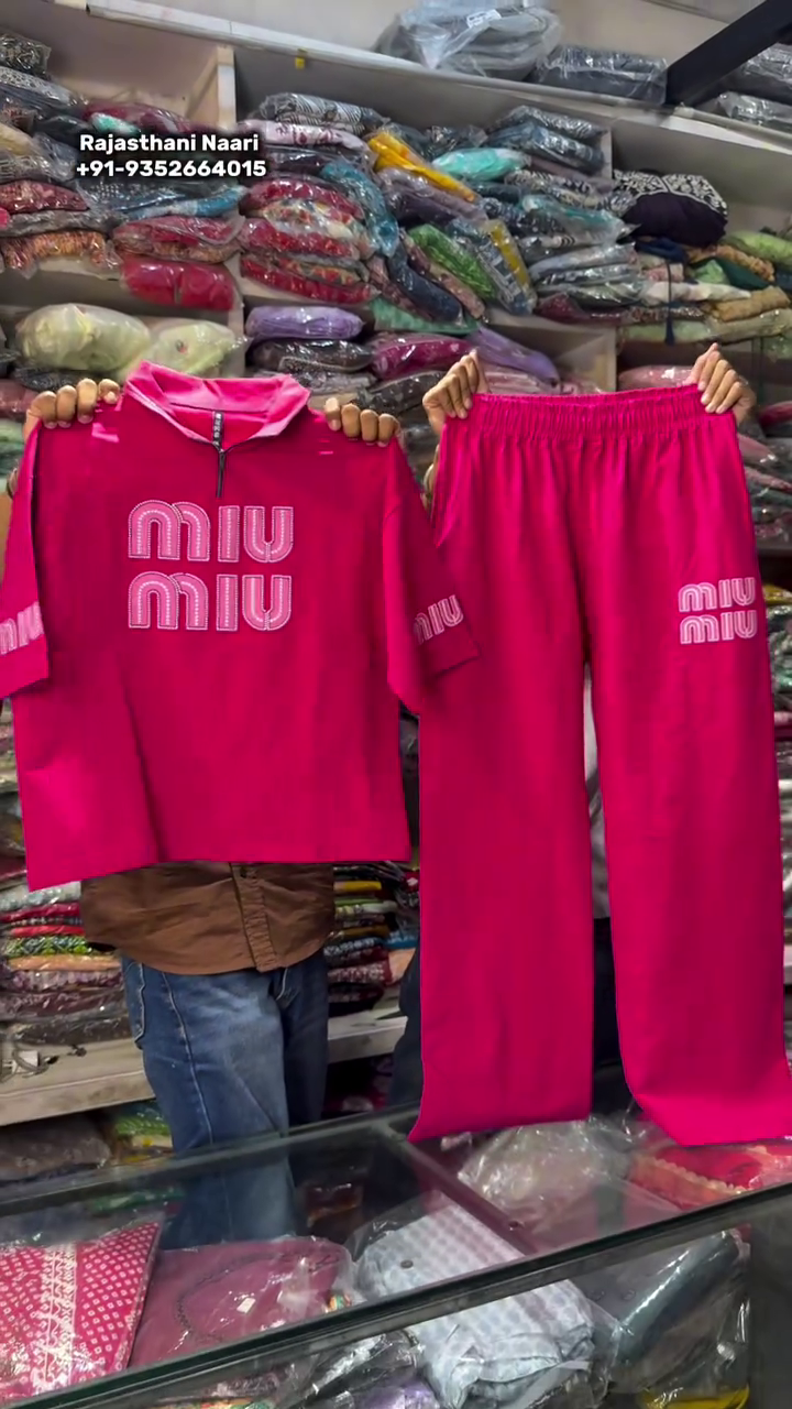 🤍🎀 Premium Minimalist Lounge Co-Ord Set with Statement Graphic Detailing & Relaxed Straight-Leg Pants for Women | Modern Casual Comfort Wear Collection 🎀🤍