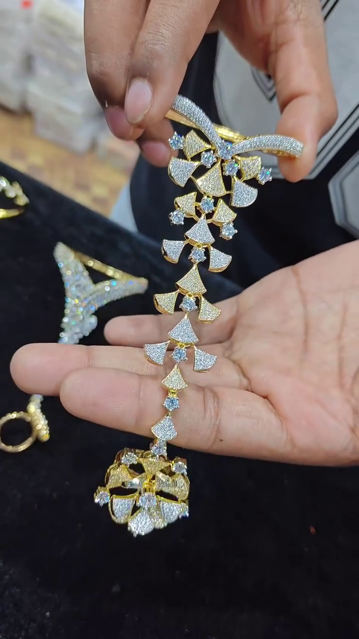 ✨ Premium Luxury Floral Crystal Leaf Designer Bracelet | Elegant Party Wear Adjustable Fashion Hand Accessory for Women 💎🌿
