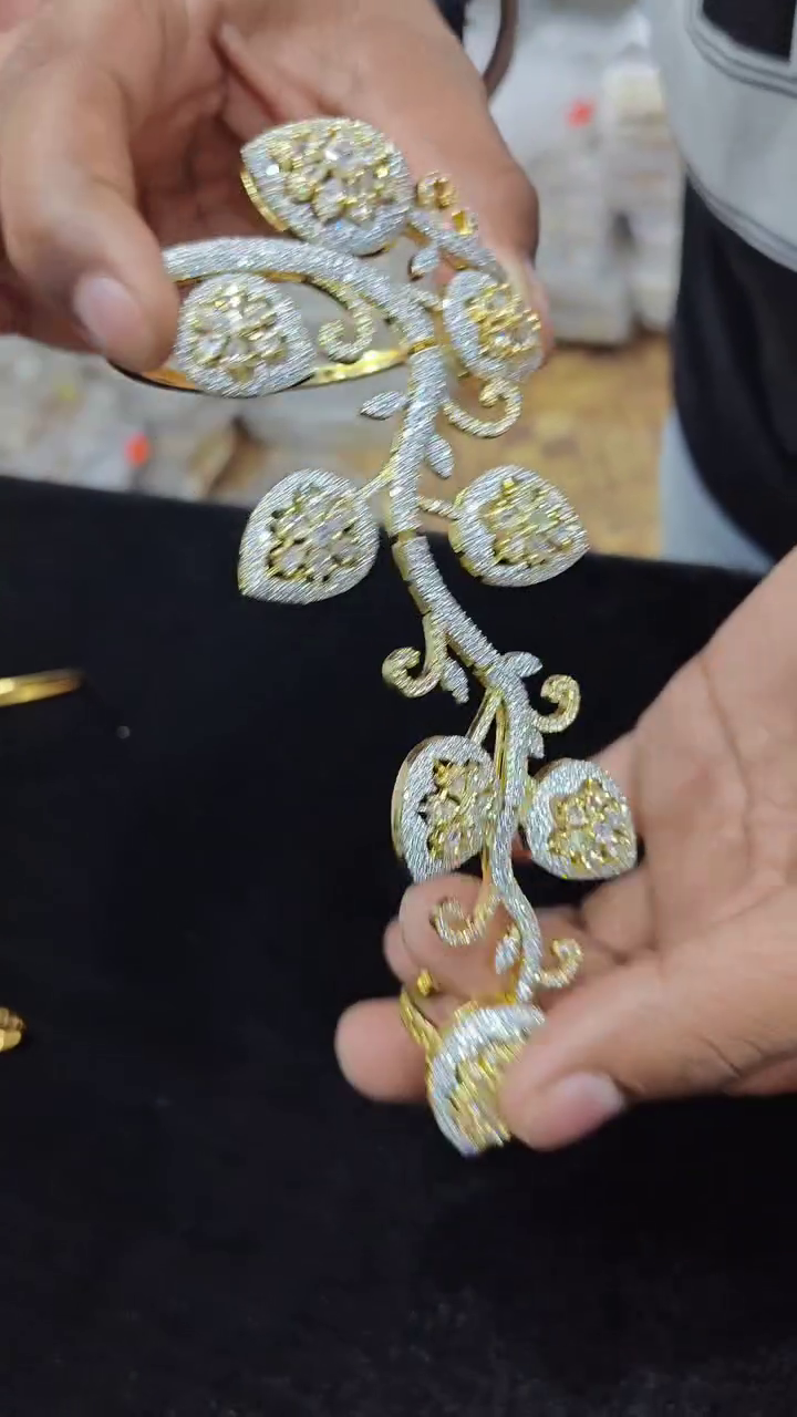 ✨ Premium Luxury Floral Crystal Leaf Designer Bracelet | Elegant Party Wear Adjustable Fashion Hand Accessory for Women 💎🌿
