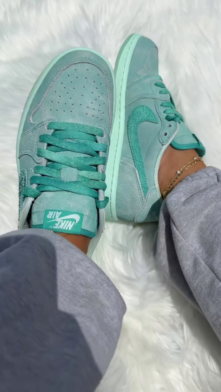 💚 Premium Pastel Casual Lace-Up Sneakers | Lightweight Everyday Fashion Shoes for Women & Men 👟✨