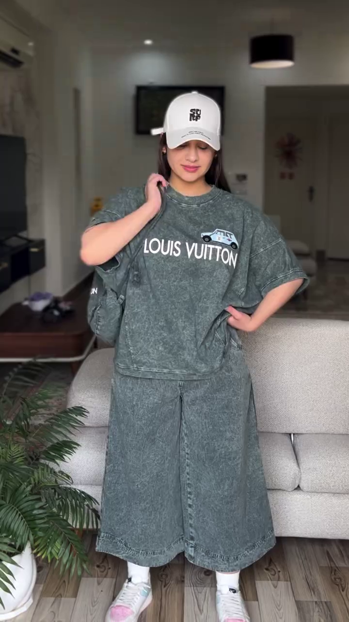 🖤✨ Premium Acid Wash Oversized T-Shirt with Wide-Leg Culotte Pants Co-Ord Set for Women | Trendy Korean Style Casual Streetwear Lounge & Travel Outfit 👟🧢