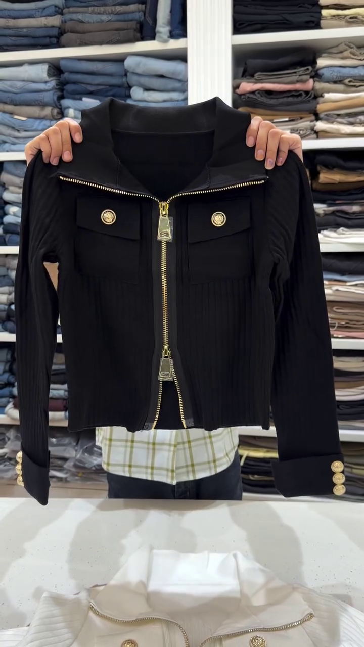 Luxurious Cream Ribbed Knit Zip-Up Cardigan With Gold Button Pockets 🤍🧥✨