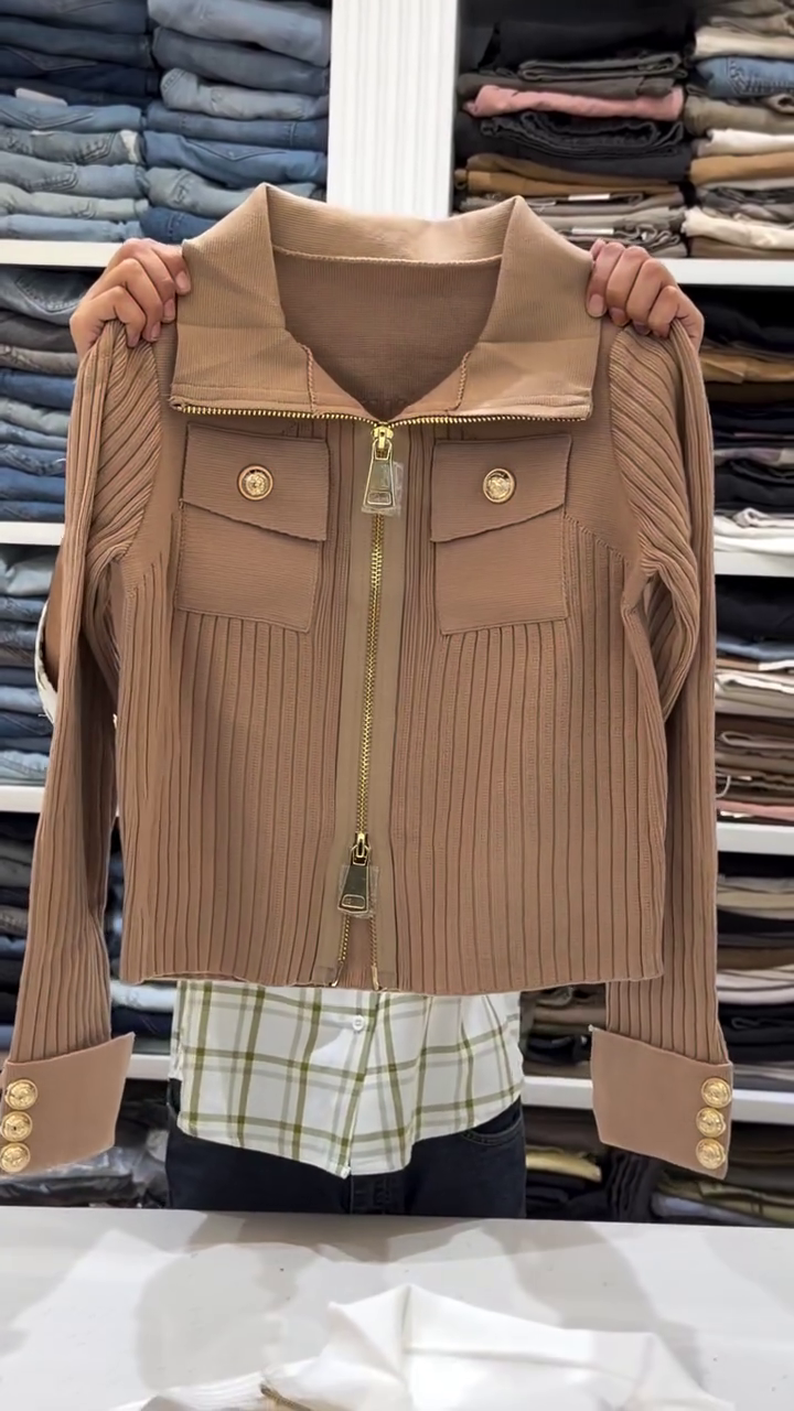 Luxurious Cream Ribbed Knit Zip-Up Cardigan With Gold Button Pockets 🤍🧥✨