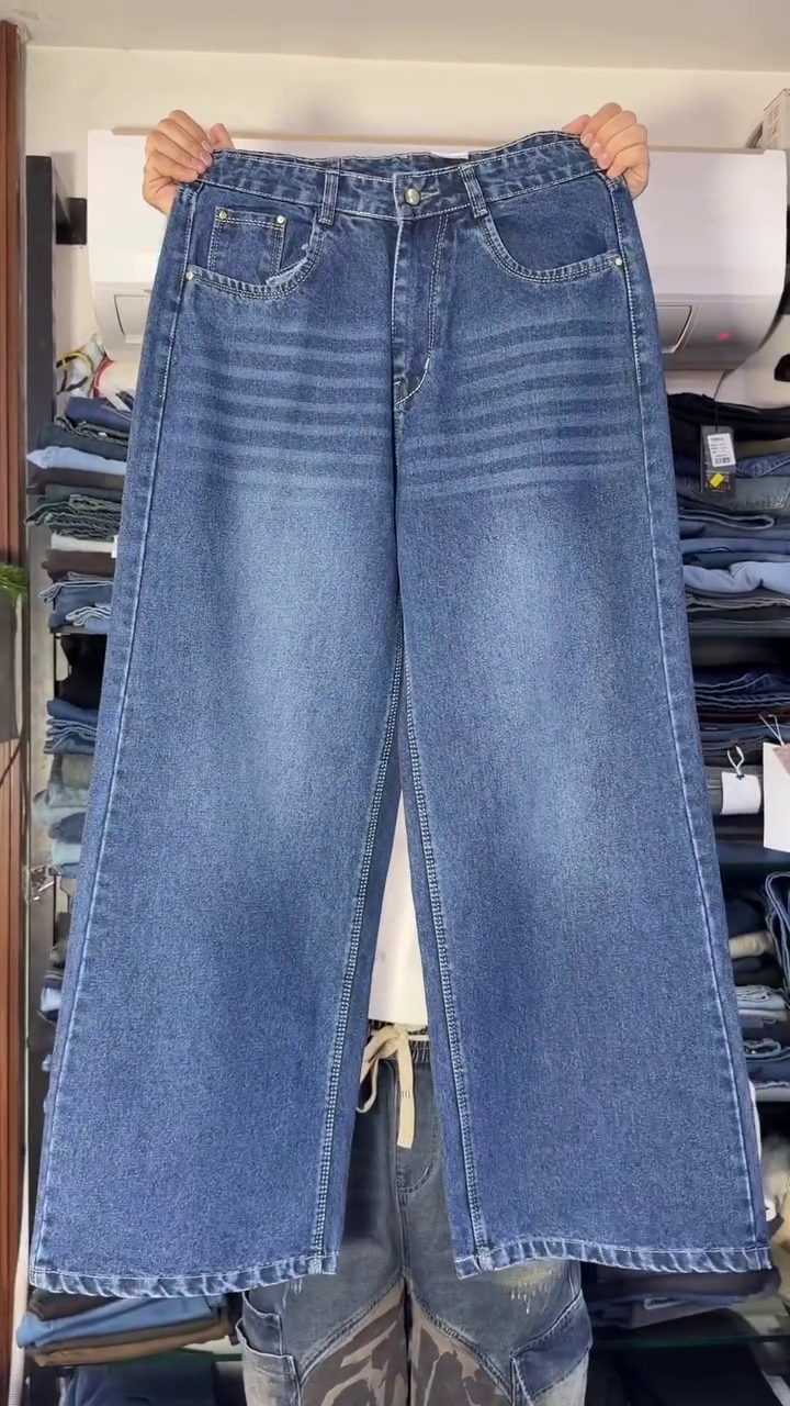 Light-Wash Wide-Leg Distressed Denim Jeans With Adjustable Drawstring Waistband 🩵👖✨