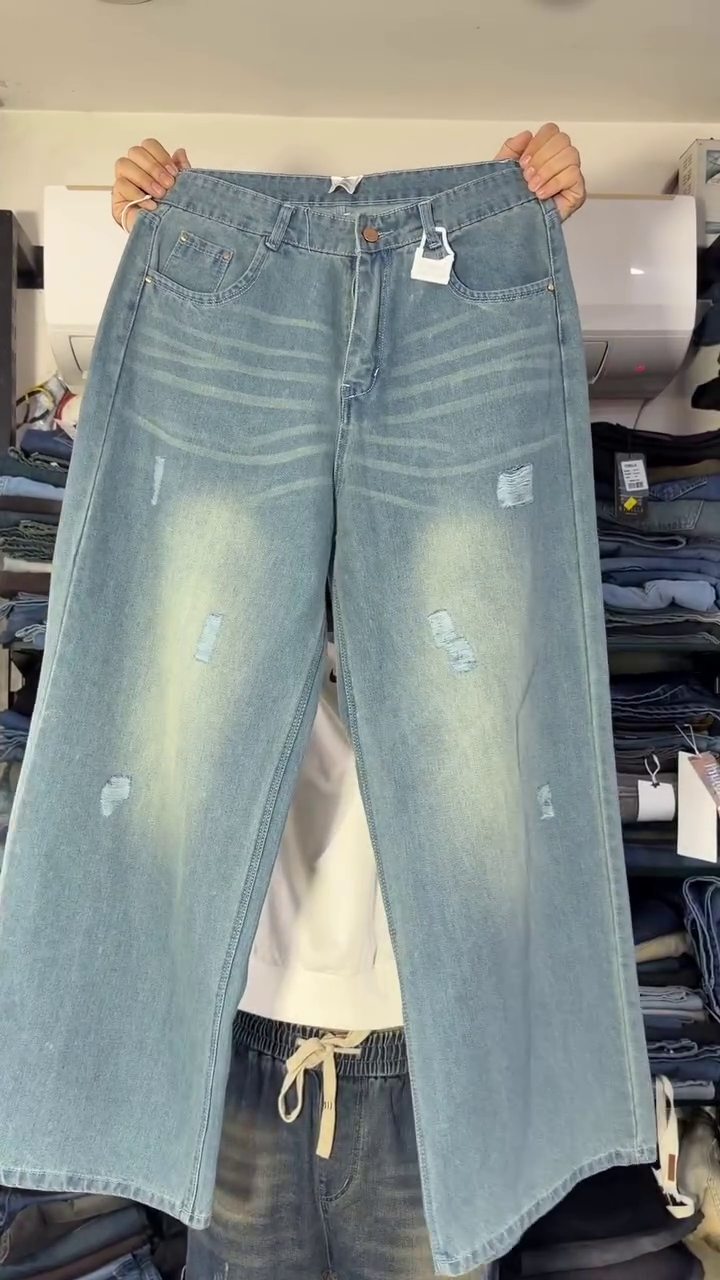 Light-Wash Wide-Leg Distressed Denim Jeans With Adjustable Drawstring Waistband 🩵👖✨