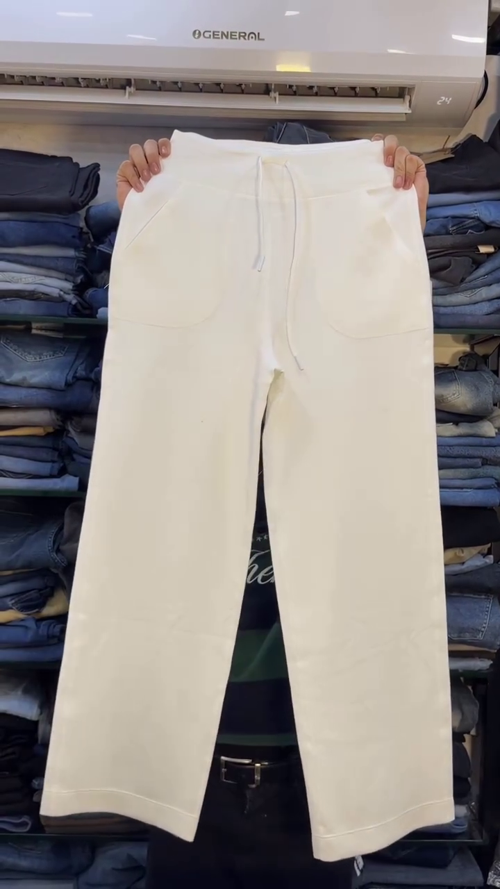 Classic Denim Blue Long-Sleeve Button-Down Shirt Paired With Cream-White Straight Trousers 💙🤍👖
