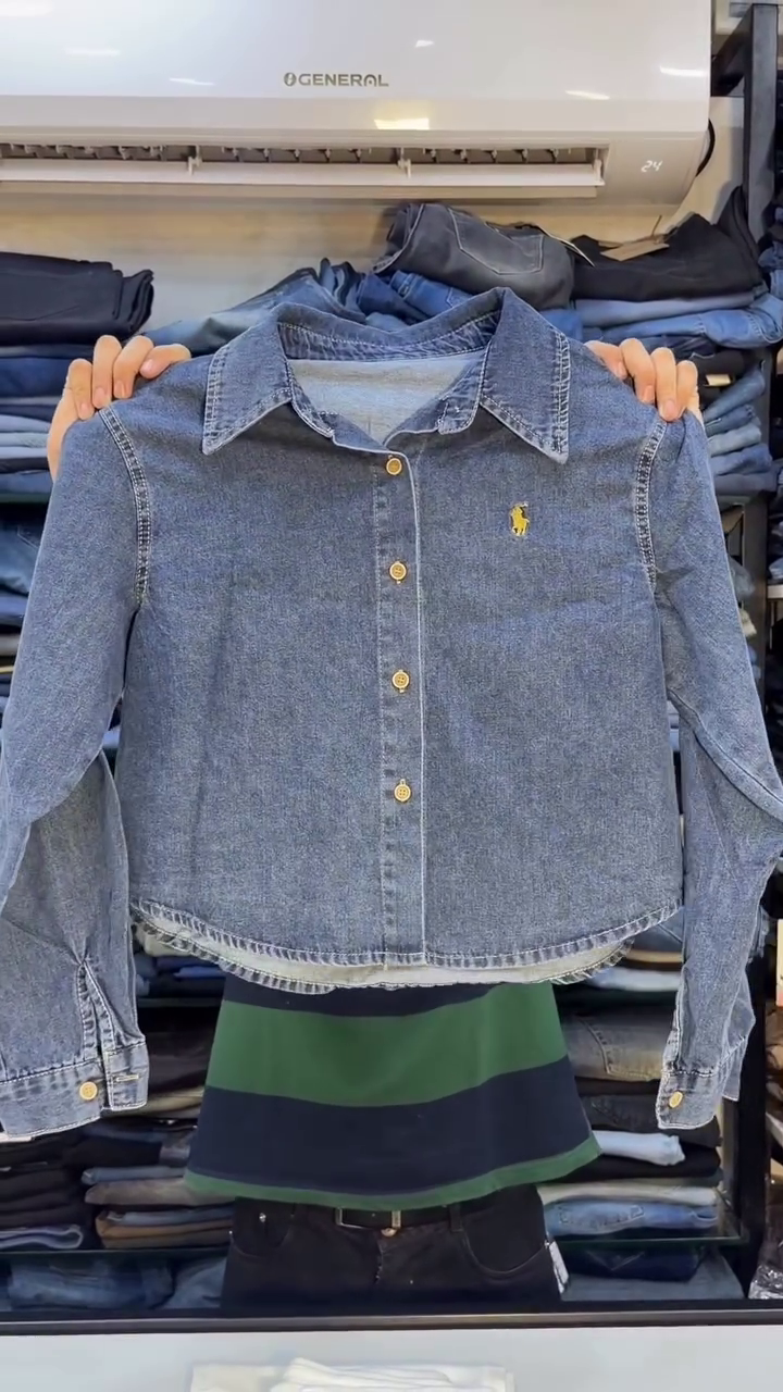 Classic Denim Blue Long-Sleeve Button-Down Shirt Paired With Cream-White Straight Trousers 💙🤍👖