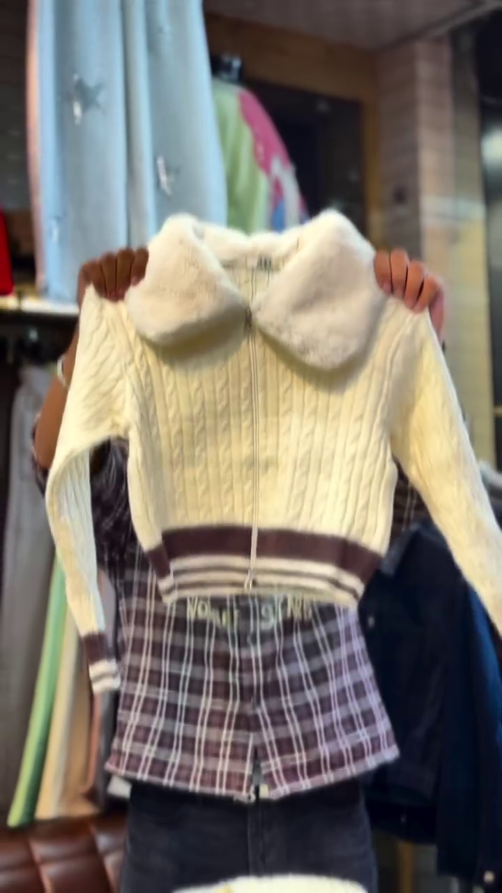 🤍 Cream Knit Zip-Up Cardigan with Soft Fux Fur Collar and Striped Ribbed Hem