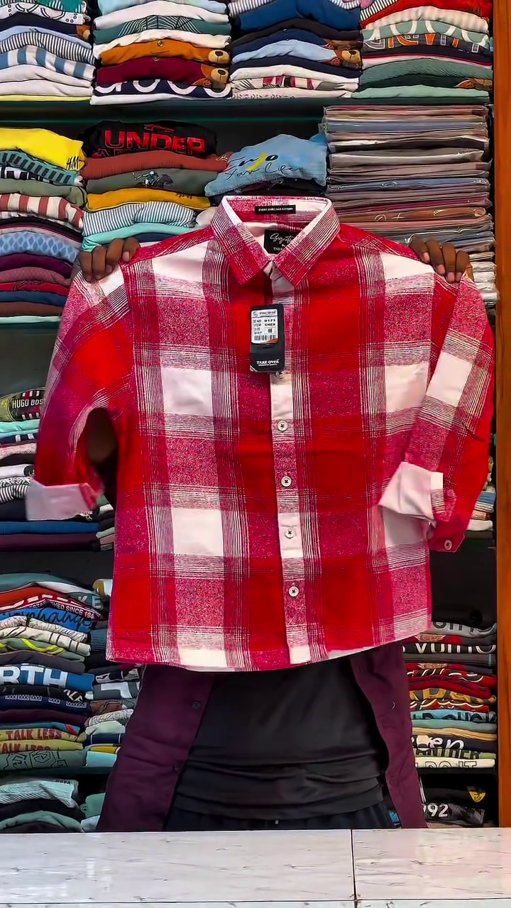 💚 Vibrant Green and White Plaid Long-Sleeve Button-Down Shirt✨