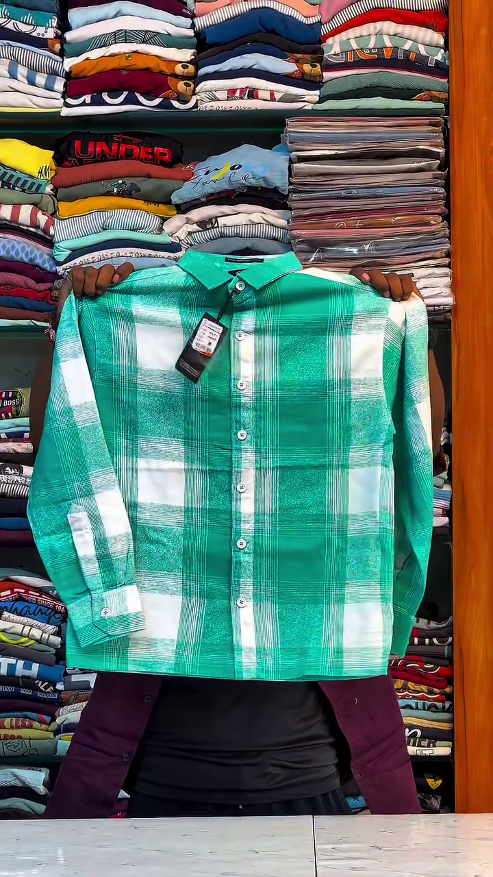 💚 Vibrant Green and White Plaid Long-Sleeve Button-Down Shirt✨