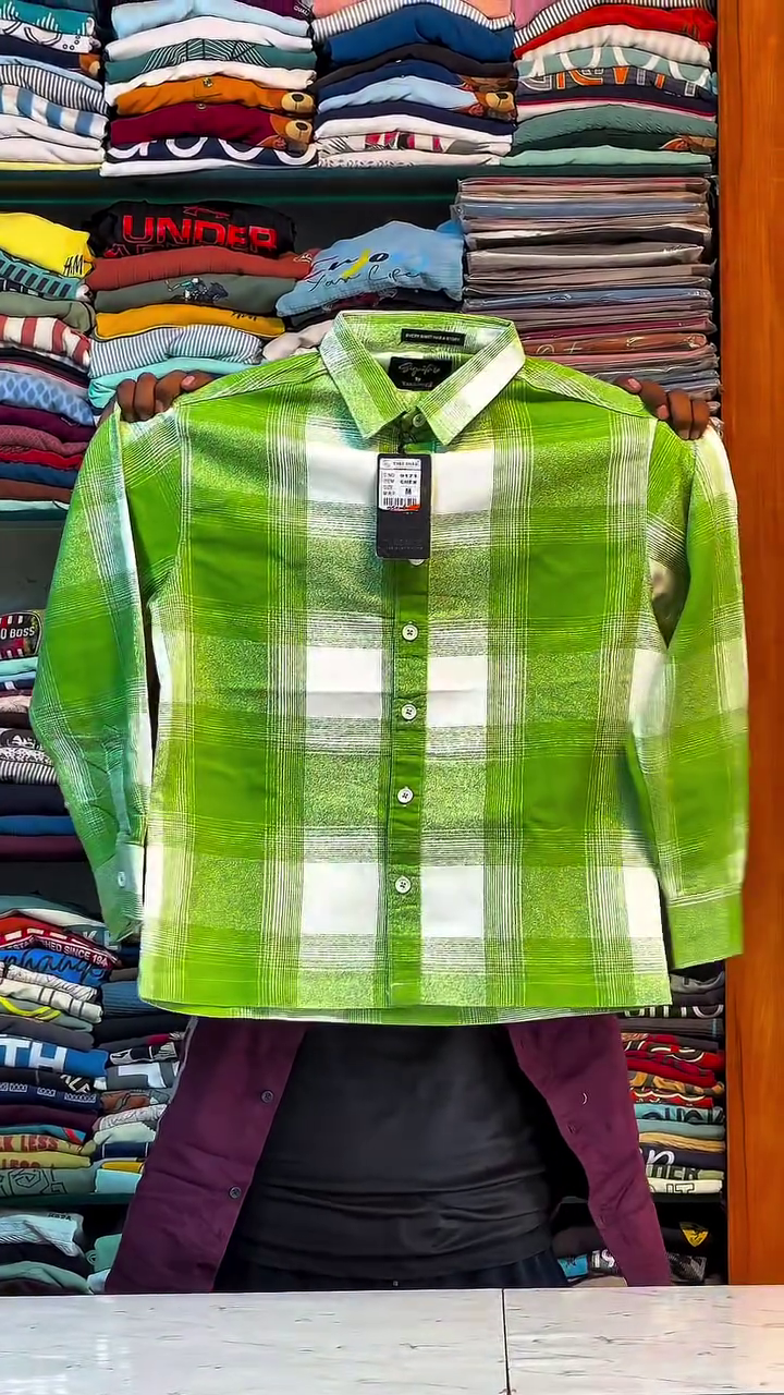 💚 Vibrant Green and White Plaid Long-Sleeve Button-Down Shirt✨